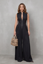 Valerisse – Sculpted zip-front elegance – Wide leg jumpsuit