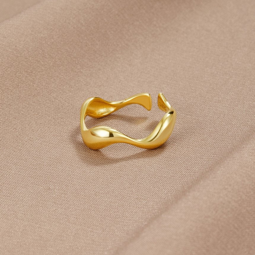 Luxe Wave Ring