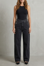 Asymmetrical Closure Straight-leg Jeans