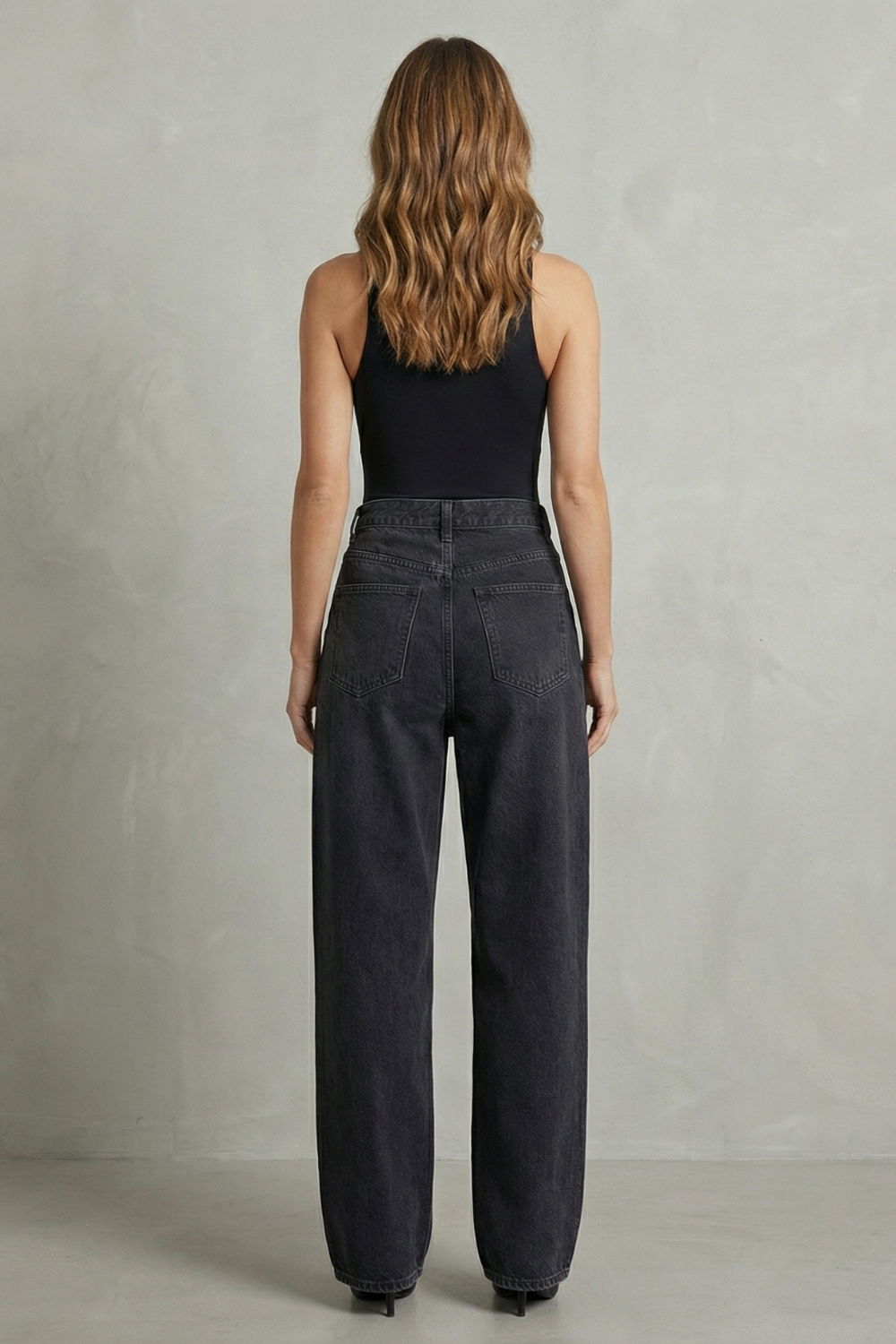 Asymmetrical Closure Straight-leg Jeans