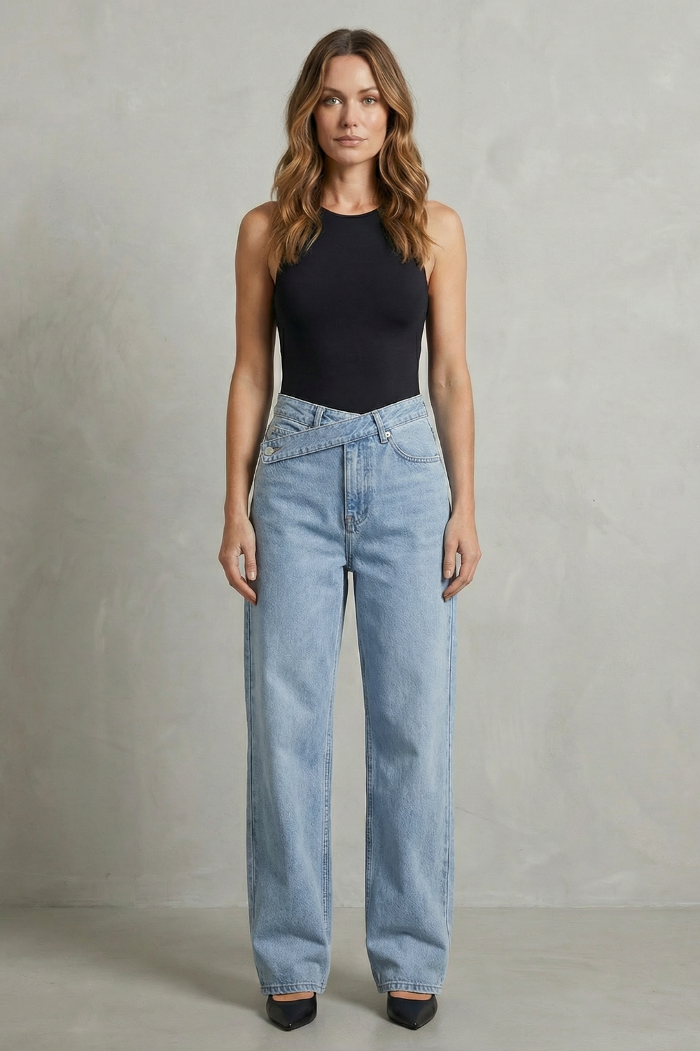 Asymmetrical Closure Straight-leg Jeans