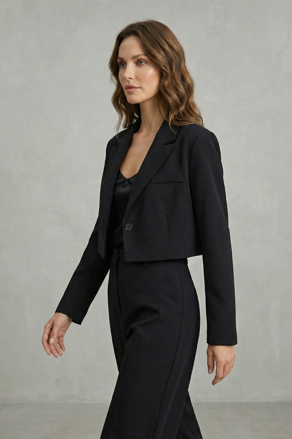 Chic Cropped Silhouette Blazer