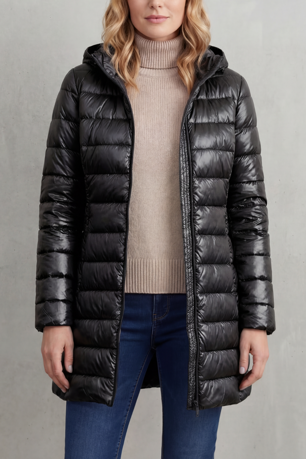 Featherlight warmth | Hooded down jacket